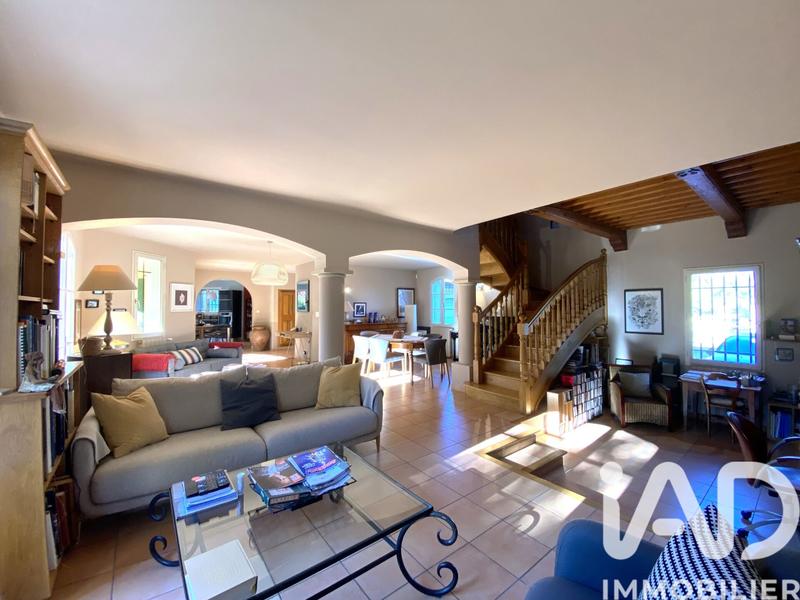 Maison - 204 m² - 7 pièces