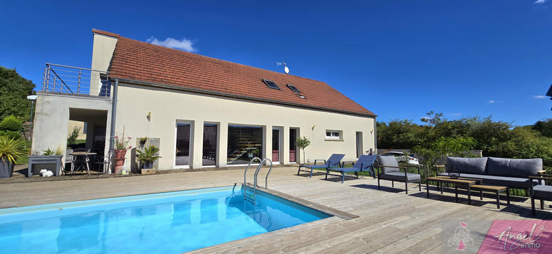 Maison - 234 m² - 10 pièces