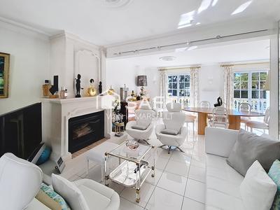 Maison - 111 m² - 6 pièces