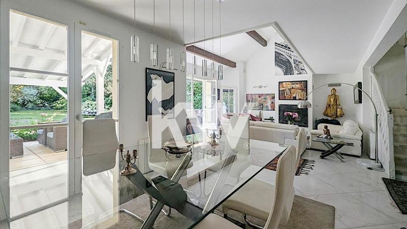 Maison - 184 m² - 6 pièces