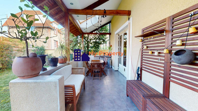 Maison traditionnelle - 127 m² - 7 pièces