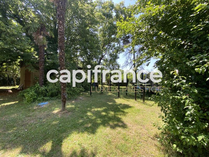 Propriété - 288 m² - 17 pièces