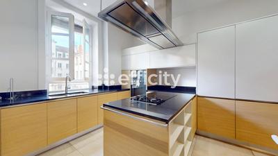 Appartement - 222 m² - 5 pièces