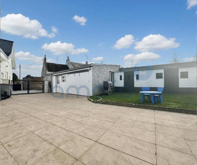 Maison - 215 m² - 9 pièces