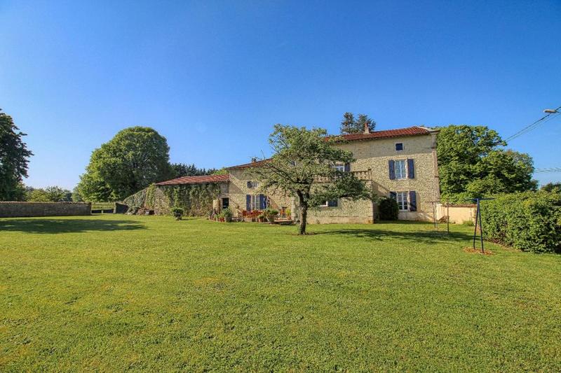 Gîte - 880 m² - 40 pièces