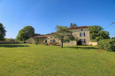 Gîte - 880 m² - 40 pièces