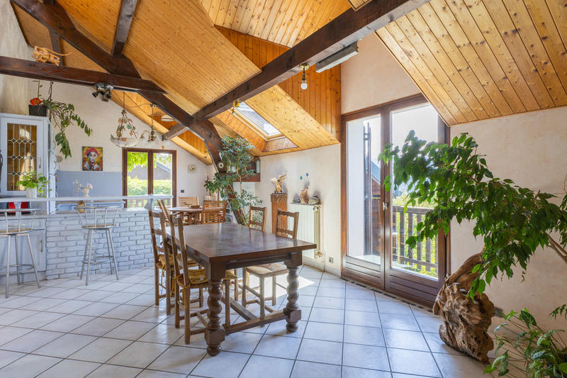 Maison - 220 m² - 8 pièces