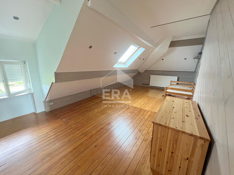 Maison - 216 m² - 9 pièces