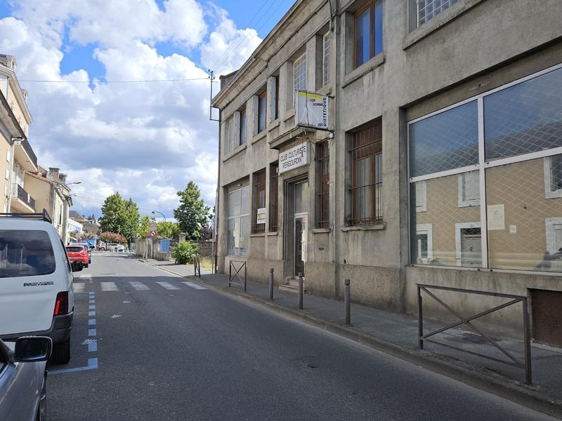 Maison - 600 m² - 5 pièces