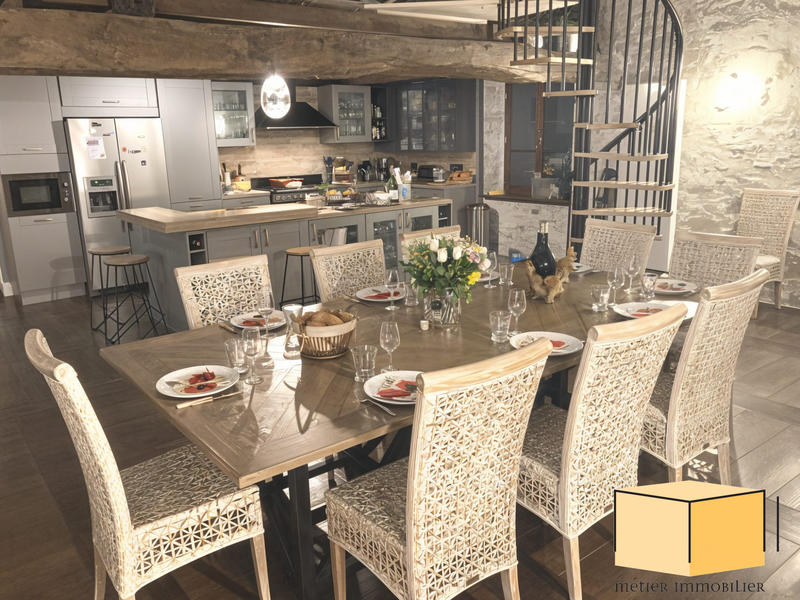 Maison ancienne - 362 m² - 9 pièces