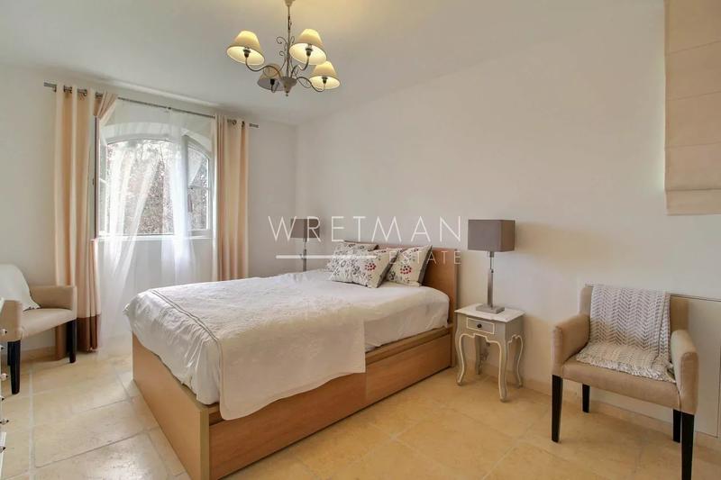 Villa - 192 m² - 8 pièces