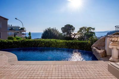 Villa - 325 m² - 6 pièces