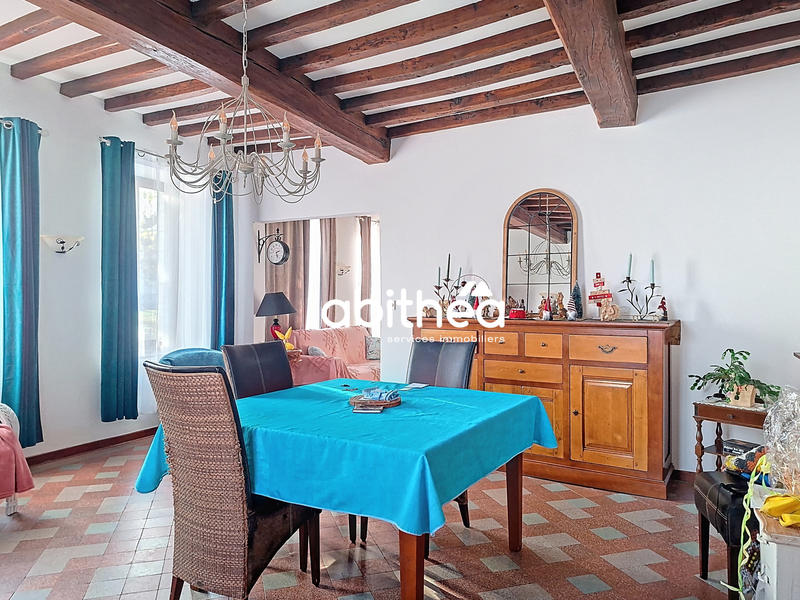 Maison - 237 m² - 10 pièces