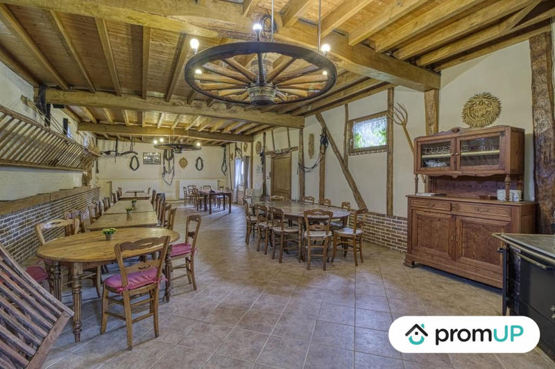 Maison traditionnelle - 295 m² - 7 pièces