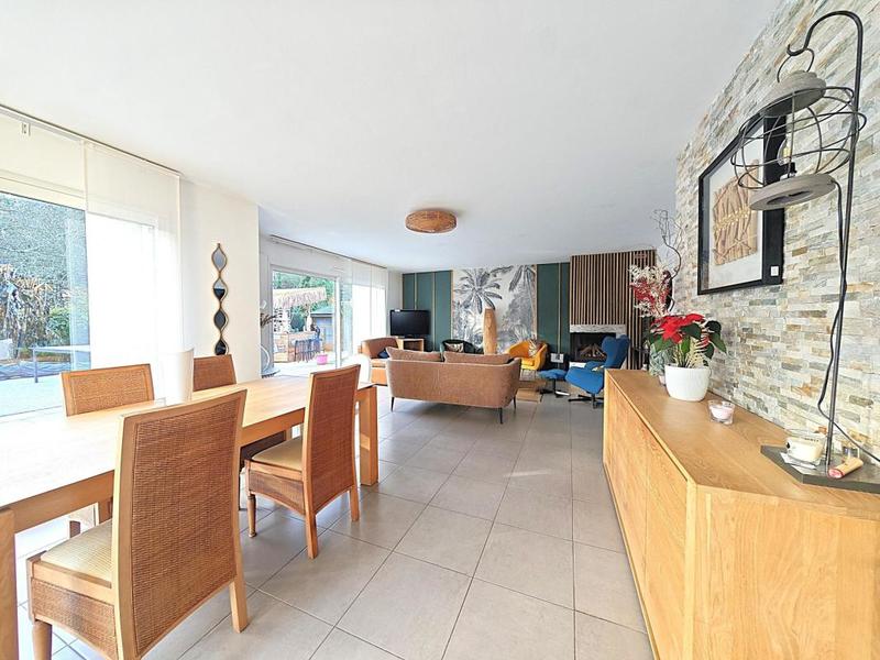 Maison - 162 m² - 8 pièces