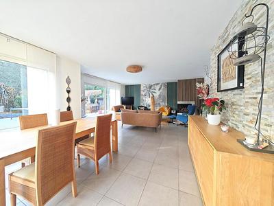 Maison - 162 m² - 8 pièces