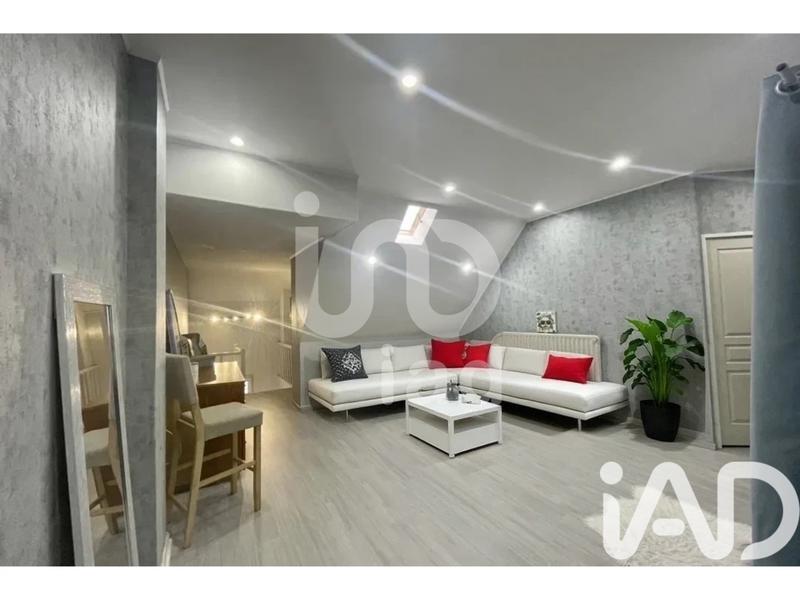 Maison - 277 m² - 8 pièces