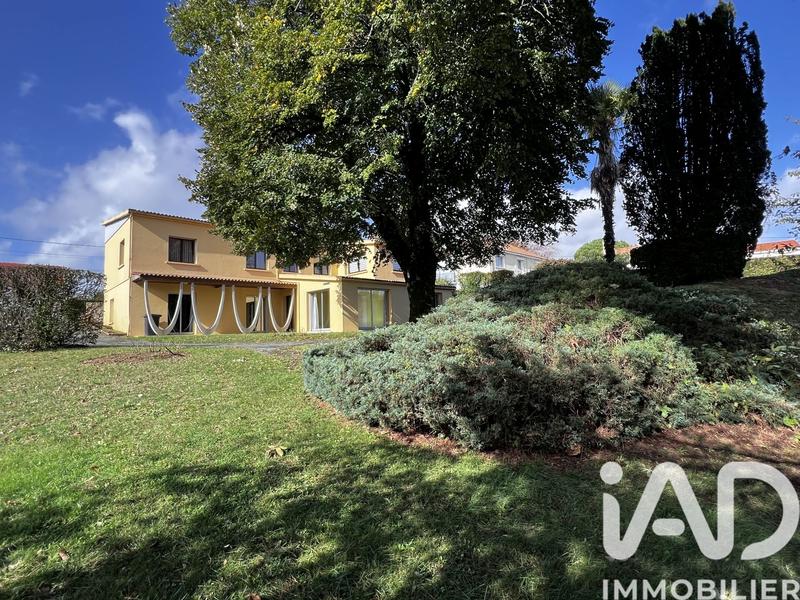 Maison - 340 m² - 17 pièces