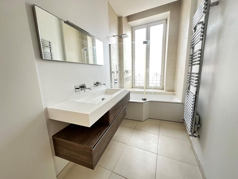 Appartement - 151 m² - 6 pièces