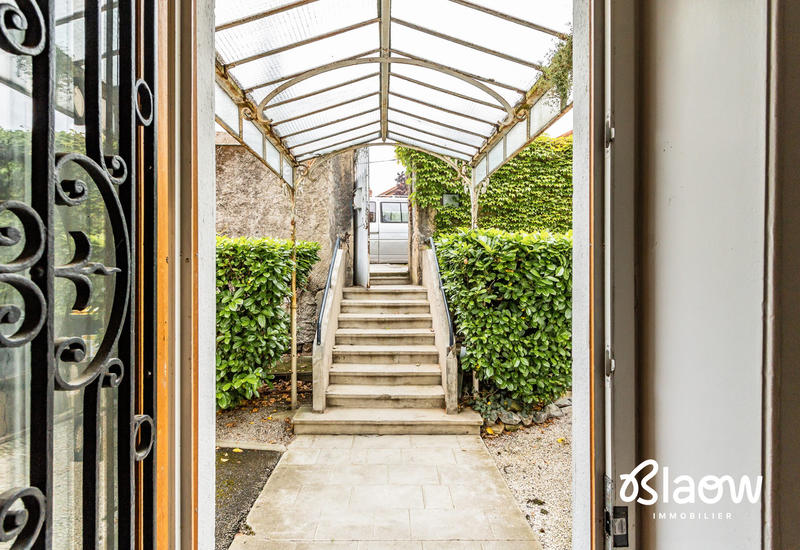 Maison - 345 m² - 18 pièces