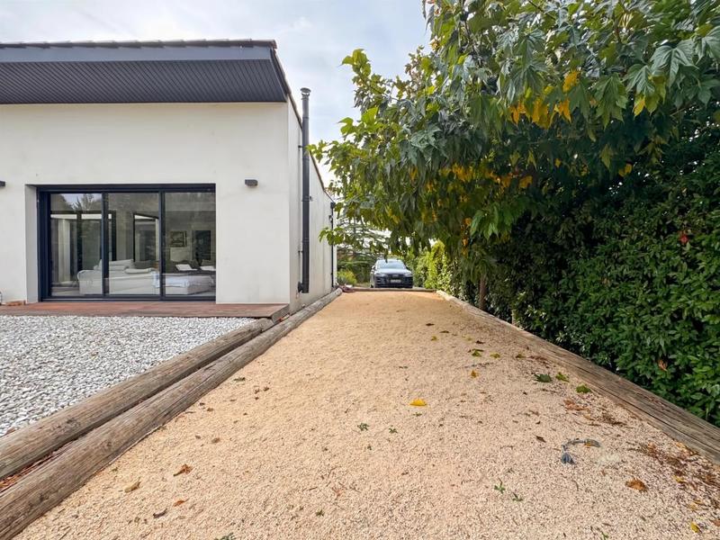 Maison - 236 m² - 7 pièces