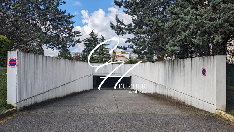 Parking / Garage - 14 m²