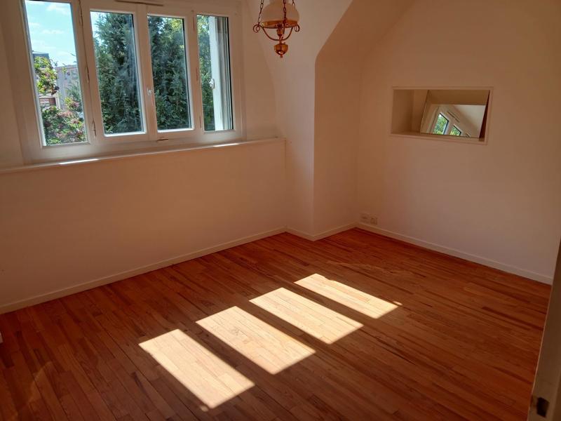 Maison - 180 m² - 10 pièces