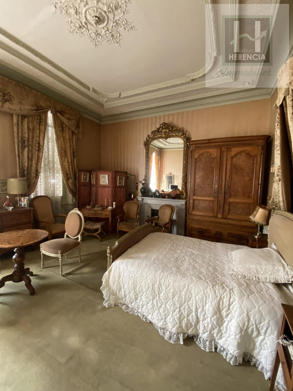 Maison - 268 m² - 7 pièces