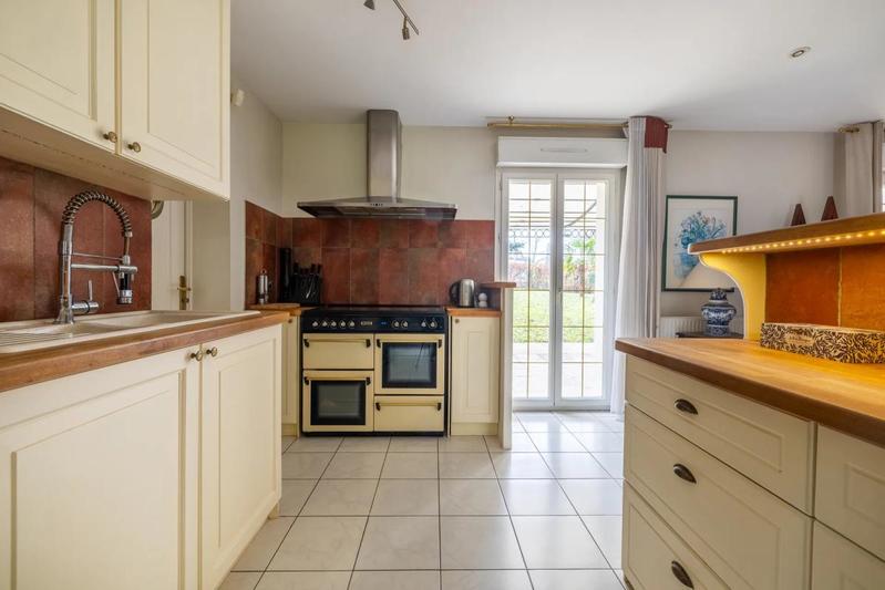 Maison - 211 m² - 7 pièces