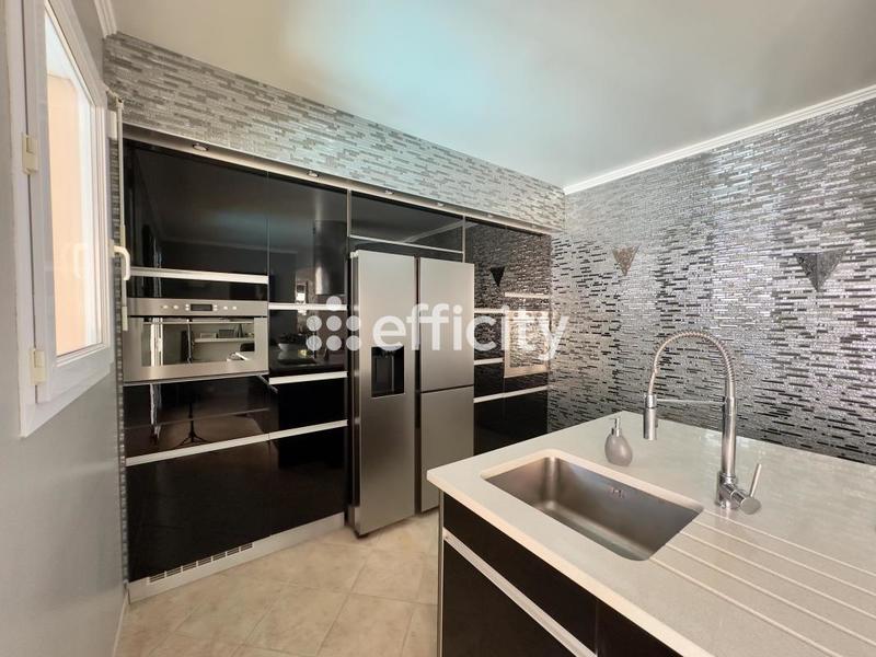 Maison - 278 m² - 9 pièces