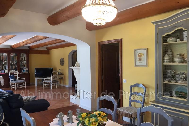 Propriété - 253 m² - 10 pièces