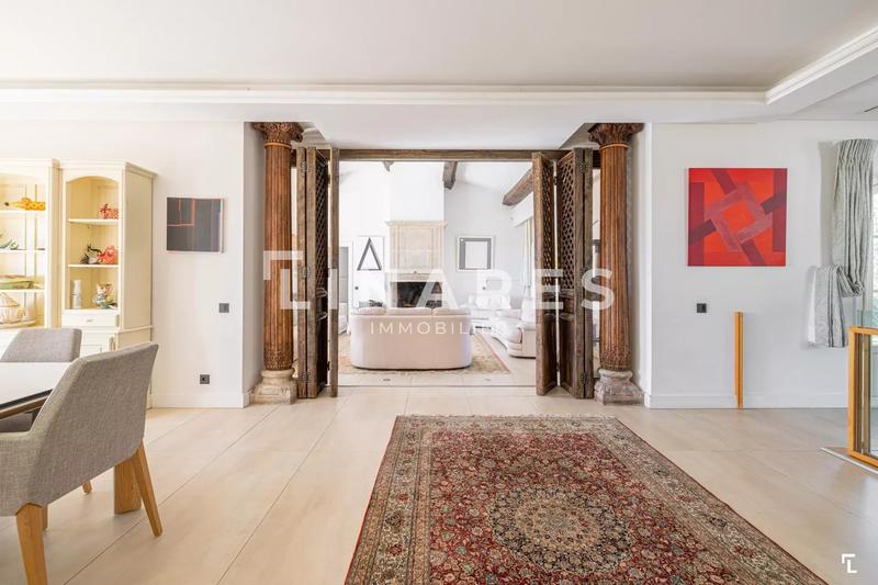 Maison - 570 m² - 7 pièces