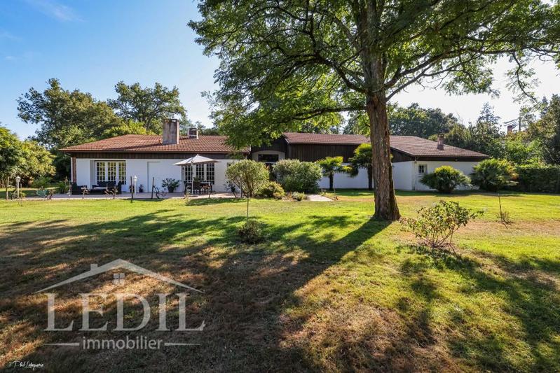 Demeure - 320 m² - 7 pièces