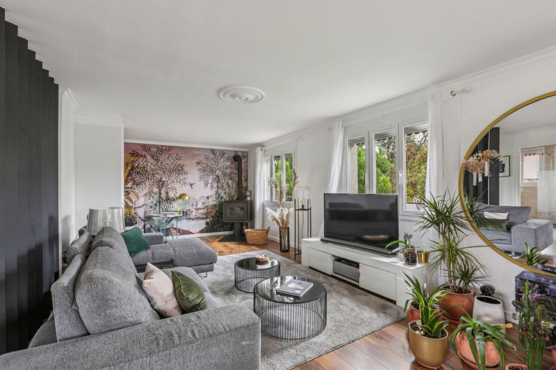 Maison - 221 m² - 6 pièces