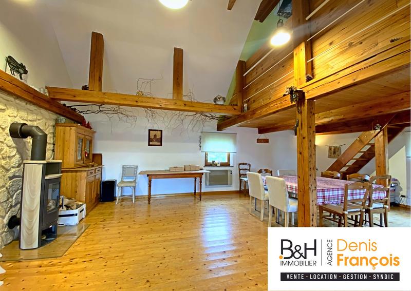 Maison traditionnelle - 182 m² - 7 pièces