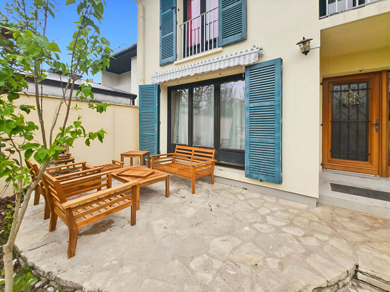Maison - 90 m² - 5 pièces