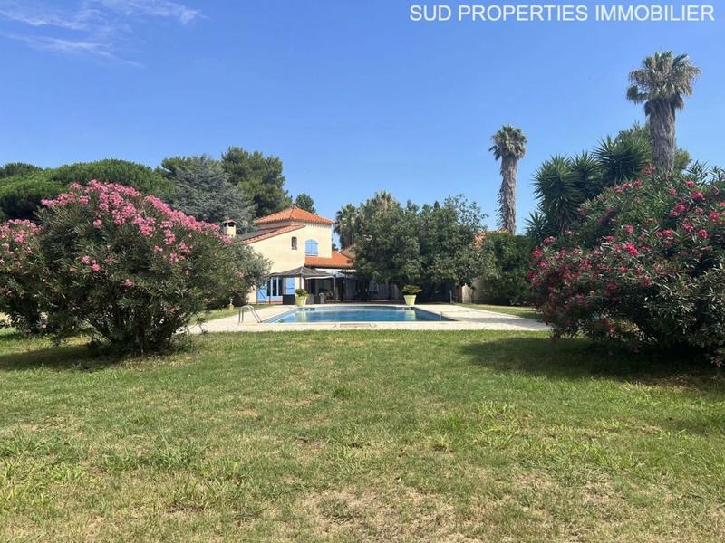 Propriété - 315 m² - 9 pièces