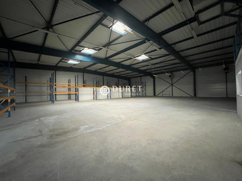 Local d'activités - 880 m²