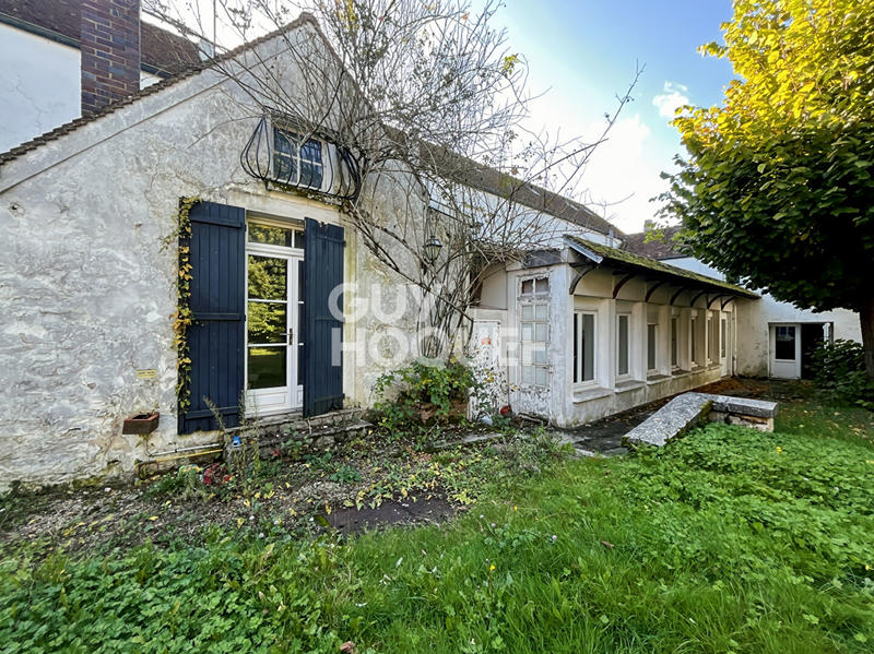 Maison - 1 119 m² - 40 pièces