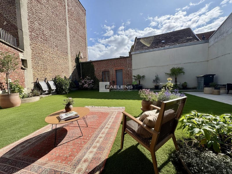 Maison - 260 m² - 8 pièces