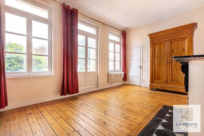 Maison - 306 m² - 10 pièces