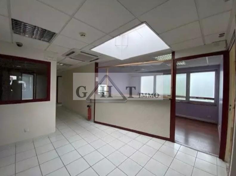 Entrepôt - 1 120 m²