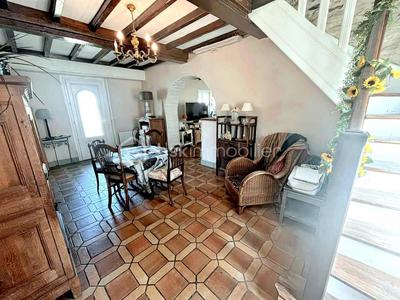 Maison en pierre - 139 m² - 8 pièces