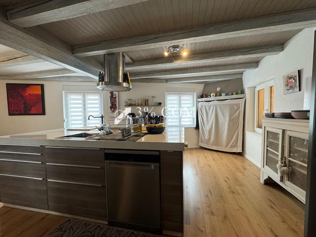 Demeure - 251 m² - 8 pièces