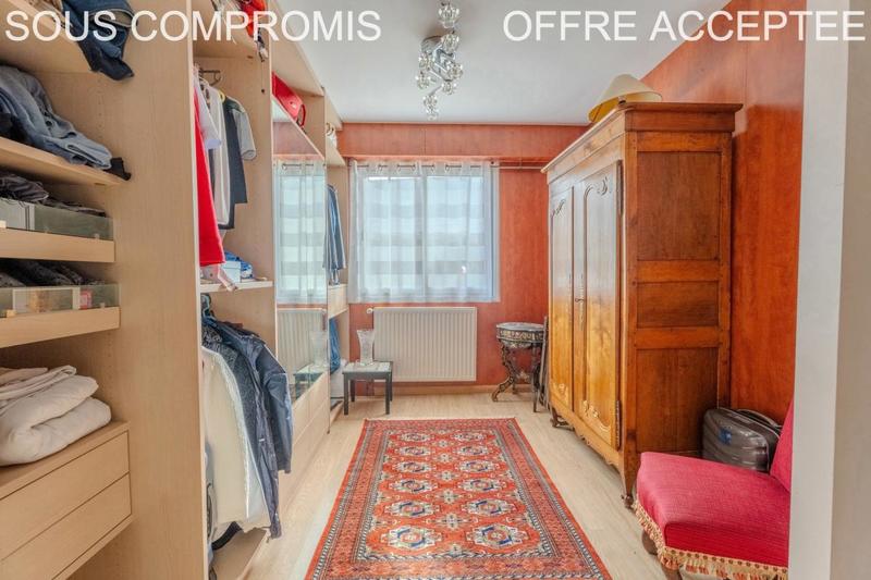 Maison - 230 m² - 8 pièces