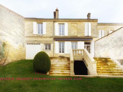 Demeure - 234 m² - 8 pièces