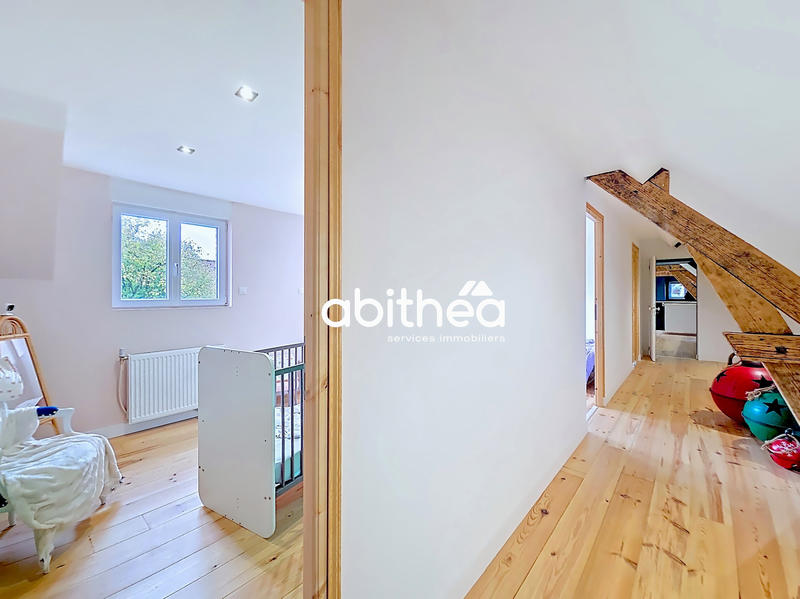 Maison - 270 m² - 9 pièces