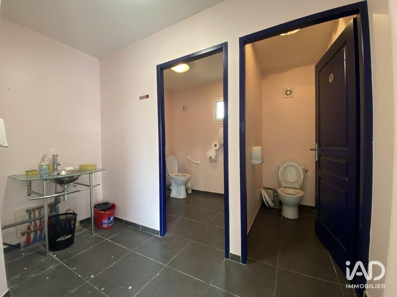 Local commercial - 261 m²