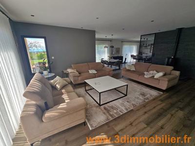 Maison - 183 m² - 8 pièces