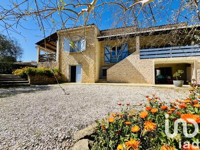 Maison - 223 m² - 9 pièces